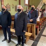 21.03.2021 Kleczanów. Msza o ustanie pandemii. Na zdjęciu od lewej: poseł Marek Kwitek, poseł Krzysztof Lipiec - lider świętokrzyskich struktur PiS, Jacek Toś - dyrektor oddziału regionalnego Krajowego Ośrodka Wsparcia Rolnictwa w Kielcach / Grażyna Szlęzak-Wójcik / Radio Kielce