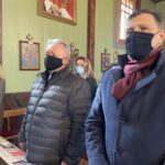 21.03.2021 Kleczanów. Msza o ustanie pandemii. Od lewej Małgorzata Pruś - dyrektor biura posła Krzysztofa Lipca,  Krzysztof Szatan - prezes Stowarzyszenia Rodzin Katolickich Diecezji Sandomierskiej, Jacek Toś - dyrektor oddziału regionalnego Krajowego Ośrodka Wsparcia Rolnictwa w Kielcach / Grażyna Szlęzak-Wójcik / Radio Kielce