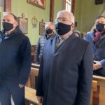 21.03.2021 Kleczanów. Msza o ustanie pandemii. Od lewej poseł Marek Kwitek, Krzysztof Szatan - prezes Stowarzyszenia Rodzin Katolickich Diecezji Sandomierskiej, poseł Krzysztof Lipiec - lider świętokrzyskich struktur PiS, Jacek Toś - dyrektor oddziału regionalnego Krajowego Ośrodka Wsparcia Rolnictwa w Kielcach / Grażyna Szlęzak-Wójcik / Radio Kielce