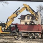 04.03.2021. Jędrzejów. Budowa wielofunkcyjnego boiska przy szkole podstawowej nr 2 / Ewa Pociejowska-Gawęda / Radio Kielce