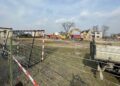 04.03.2021. Jędrzejów. Budowa wielofunkcyjnego boiska przy szkole podstawowej  nr 2 / Ewa Pociejowska-Gawęda / Radio Kielce