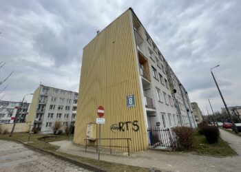 24.03.2021 Skarżysko-Kamienna. Bloki z zasobów Skarżyskiej Spółdzielni Mieszkaniowej / Anna Głąb / Radio Kielce