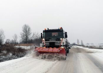 śnieg, pług, odśnieżanie, zima / Marta Gajda / Radio Kielce