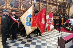 01.03.2021. Skalbmierz. Pogrzeb Dariusza Wojtasika, prezesa jednostki OSP / Marta Gajda / Radio Kielce