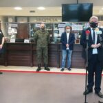 12.03.2021 Busko-Zdrój. Sytuacja w buskim uzdrowisku. Na zdjęciu (od lewej): Anna Sobota – specjalista ds. epidemiologii , Justyna Bracisiewicz-Gawrońska - koordynator zakładu ds. fizjoterapii w szpitalu uzdrowiskowym „Krystyna” , kapitan Marcin Kowala - oficer prasowy 10. Świętokrzyskiej Brygady Obrony Terytorialnej, Łukasz Dobaj – specjalista kardiolog, dyrektor do spraw medycznych w uzdrowisku, Maciej Gawin – dyrektor szpitala, Stanisław Grzesiak – pełniący obowiązki prezesa buskiego uzdrowiska. / Marta Gajda / Radio Kielce