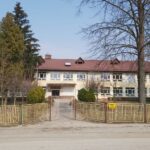 28.03.2021 Czyżowice. Budynek po byłej szkole, w którym powstanie dom całodobowej opieki dla seniorów / Marta Gajda / Radio Kielce