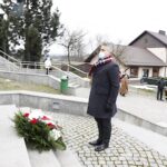 07.03.2021. Bieliny. Uroczystości upamiętniające mieszkańców, którzy 77 lat temu zostali zamordowani przez Niemców. Na zdjęciu: Krzysztof Słoń - senator PiS / Jarosław Kubalski / Radio Kielce