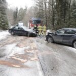 08.03.2021 Siodła. Zderzenie dwóch samochodów / Jarosław Kubalski / Radio Kielce