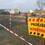 04.03.2021. Jędrzejów. Budowa wielofunkcyjnego boiska przy szkole podstawowej nr 2 / Ewa Pociejowska-Gawęda / Radio Kielce