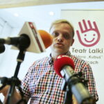 Kielce. Dyrektor Teatru Kubuś Robert Drobniuch podczas konferencji prasowej. / Jarosław Kubalski / Radio Kielce