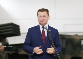 19.09.2019 Skarżysko - Kamienna. Podpisanie umowy  na dostawę dla wojska pocisków rakietowych Feniks. Minister Obrony Narodowej Mariusz Błaszczak / Jarosław Kubalski / Radio Kielce