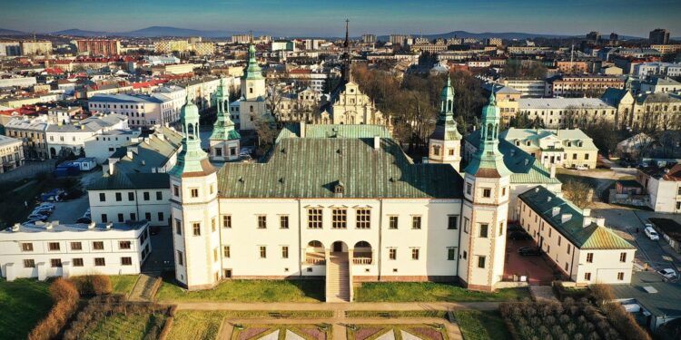 15.01.2020 Kielce. Pałac Biskupów Krakowskich. Muzeum Narodowe. Widok / Jarosław Kubalski / Radio Kielce