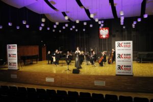 08.03.2021 Kielce. Koncert „Z zachwytu dla Pań" w Zespole Państwowych Szkół Muzycznych w Kielcach. Zespół Strauss Ensemble / Jarosław Kubalski / Radio Kielce