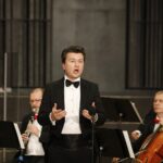 08.03.2021 Kielce. Koncert „Z zachwytu dla Pań" w Zespole Państwowych Szkół Muzycznych w Kielcach. Łukasz Gaj i zespół Strauss Ensemble / Jarosław Kubalski / Radio Kielce