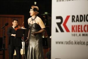 08.03.2021 Kielce. Koncert „Z zachwytu dla Pań" w Zespole Państwowych Szkół Muzycznych w Kielcach. Renata Drozd i zespół Strauss Ensemble / Jarosław Kubalski / Radio Kielce