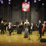 08.03.2021 Kielce. Koncert „Z zachwytu dla Pań" w Zespole Państwowych Szkół Muzycznych w Kielcach. Renata Drozd, Łukasz Gaj i zespół Strauss Ensemble / Jarosław Kubalski / Radio Kielce