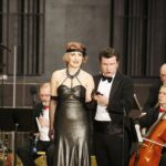 08.03.2021 Kielce. Koncert „Z zachwytu dla Pań" w Zespole Państwowych Szkół Muzycznych w Kielcach. Renata Drozd, Łukasz Gaj i zespół Strauss Ensemble / Jarosław Kubalski / Radio Kielce