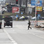 30.03.2021 Kielce. Saperzy zabezpieczają niewybuchy znalezione podczas robót ziemnych przy skrzyżowaniu ulic Seminaryjskiej i Jana Pawła II / Jarosław Kubalski / Radio Kielce