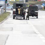 30.03.2021 Kielce. Saperzy zabezpieczają niewybuchy znalezione podczas robót ziemnych przy skrzyżowaniu ulic Seminaryjskiej i Jana Pawła II / Jarosław Kubalski / Radio Kielce