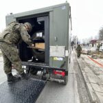 30.03.2021 Kielce. Saperzy zabezpieczają niewybuchy znalezione podczas robót ziemnych przy skrzyżowaniu ulic Seminaryjskiej i Jana Pawła II / Jarosław Kubalski / Radio Kielce