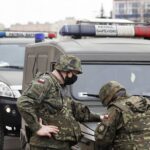 30.03.2021 Kielce. Saperzy zabezpieczają niewybuchy znalezione podczas robót ziemnych przy skrzyżowaniu ulic Seminaryjskiej i Jana Pawła II / Jarosław Kubalski / Radio Kielce