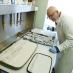 18.02.2021 Starachowice. Zakład patomorfologii przy szpitalu powiatowym. Patomorfolog Krzysztof Daniszewski / Jarosław Kubalski / Radio Kielce