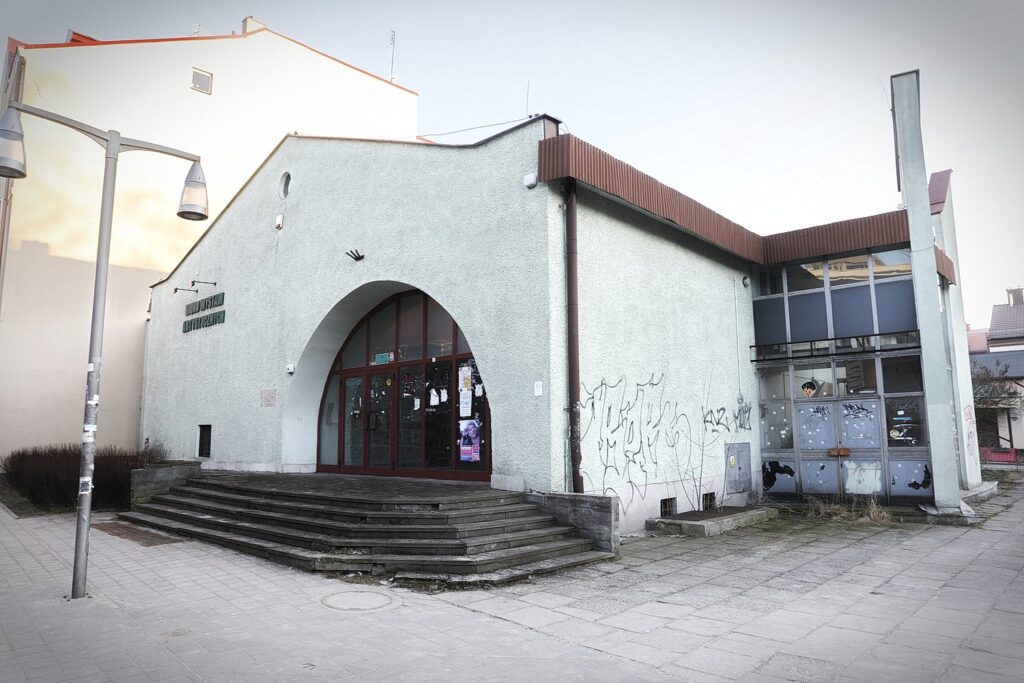 Pustostany straszą. Jaka będzie ich przyszłość? - Radio Kielce 03.03.2021 Kielce. Pustostany. Dawne BWA przy ulicy Leśnej / Jarosław Kubalski / Radio Kielce