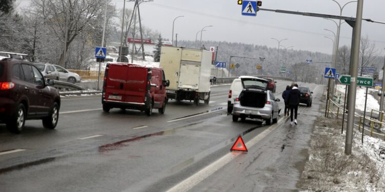 05.03.2021 Nowiny. Kolizja na drodze wojewódzkiej nr 762 / Krzysztof Bujnowicz / Radio Kielce