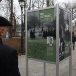 01.03.2021 Kielce. Narodowy Dzień Pamięci Żołnierzy Wyklętych. Złożenie kwiatów pod pomnikiem Armii Krajowej na skwerze Stefana Żeromskiego / Jarosław Kubalski / Radio Kielce