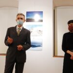 11.03.2021 Kielce. OMPiO. Wystawa fotografii Anny Grosickiej-Kowalskiej i Tomasza Wójcika. Na zdjęciu od lewej: Tomasz Wójcik i Anna Grosicka-Kowalska / Jarosław Kubalski / Radio Kielce