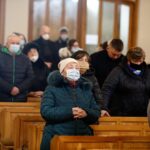 21.03.2021 Kielce. Parafia św. Maksymiliana Marii Kolbego w Kielcach otrzymała relikwie św. Andrzeja Boboli. Msza św. / Jarosław Kubalski / Radio Kielce