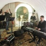 25.03.2021 Kielce. Katedra. Krypty. Nagrywanie koncertu "Impresje Wielkopostne". Michael Jones - skrzypce, Max Kowalski - kontrabas, Kuba Mazur - perkusja i Łukasz Mazur - piano / Jarosław Kubalski / Radio Kielce