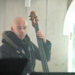 25.03.2021 Kielce. Katedra. Krypty. Nagrywanie koncertu "Impresje Wielkopostne". Max Kowalski - kontrabas / Jarosław Kubalski / Radio Kielce