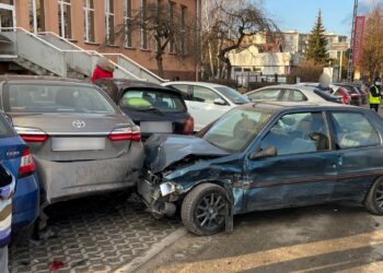 12.03.2021 Kielce. Kolizja na ul. Mielczarskiego / Wiktor Taszłow / Radio Kielce