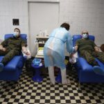 06.03.2021 Kielce. Żołnierze z 10. Świętokrzyskiej Brygady Obrony Terytorialnej honorowo oddają krew / Jarosław Kubalski / Radio Kielce