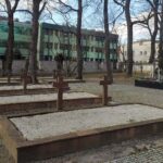 29.03.2021. Sandomierz. Zbiorowe kwatery wojskowe na cmentarzu katedralnym / Grażyna Szlęzak-Wójcik / Radio Kielce