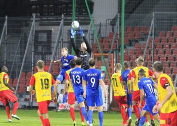 11.09.2020. Niepołomice. 3. kolejka Fortuna 1 ligi: Puszcza Niepołomice - Korona Kielce / Krzysztof Bujnowicz / Radio Kielce