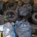 Ostrowiec Świętokrzyski. Śmieci zebrane w lesie przy ulicy Iłżeckiej / Ostrowieckie Stowarzyszenie Biegaczy "OstroBiec"/Facebook