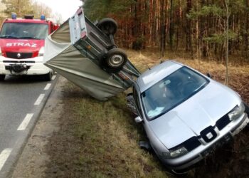 12.03.2021 Nowy Kazanów. Wypadek na drodze krajowej nr 42 / straż pożarna