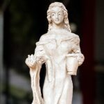 25.03.2021 Busko-Zdrój. Miniaturka rzeźby Królowej Jadwigi / Buskie Samorządowe Centrum Kultury