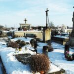 21.02.2021 Przybysławice. Miejsce pochówku dziadków, ojca i brata Witolda Gombrowicza / Emilia Sitarska / Radio Kielce