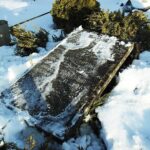 21.02.2021 Przybysławice. Nagrobek ojca pisarza Jana Onufrego Gombrowicza oraz brata Witolda - Janusza / Emilia Sitarska / Radio Kielce