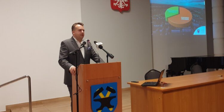 13.11.2020. Starachowice. Przedstawienie budżetu Starachowic na rok 2021 / Emilia Sitarska / Radio Kielce