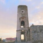 27.03.2021. Ujazd. Wieża zegarowa na zamku Krzyżtopór / Emilia Sitarska / Radio Kielce