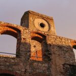 27.03.2021. Ujazd. Wieża zegarowa na zamku Krzyżtopór / Emilia Sitarska / Radio Kielce