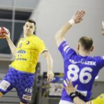 06.03.2021 Kielce. Piłka ręczna mężczyzn. PGNiG Superliga. Mecz Łomża Vive Kielce - Górnik Zabrze. Z piłką Cezary Surgiel / Jarosław Kubalski / Radio Kielce