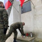 1.03.2021 Miejsca pamięci. Terytorialsi składali kwiaty i znicze / ppor. OT Daniel Woś / ŚBOT