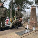 1.03.2021 Miejsca pamięci. Terytorialsi składali kwiaty i znicze / ppor. OT Daniel Woś / ŚBOT