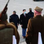 19.03.2021. Kielce. Plac Wolności. Pomnik Józefa Piłsudskiego. Uroczystości z okazji imienin Marszałka. Na zdjęciu: Szczepan Skorupski - sekretarz miasta Kielce / Wiktor Taszłow / Radio Kielce