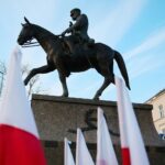 19.03.2021. Kielce. Plac Wolności. Pomnik Józefa Piłsudskiego. Uroczystości z okazji imienin Marszałka / Wiktor Taszłow / Radio Kielce